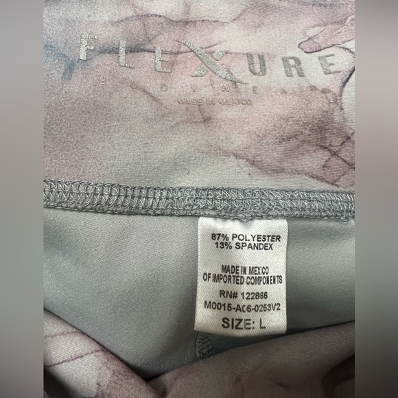 4 pairs of capri workout pants Large - Picture 5 of 11